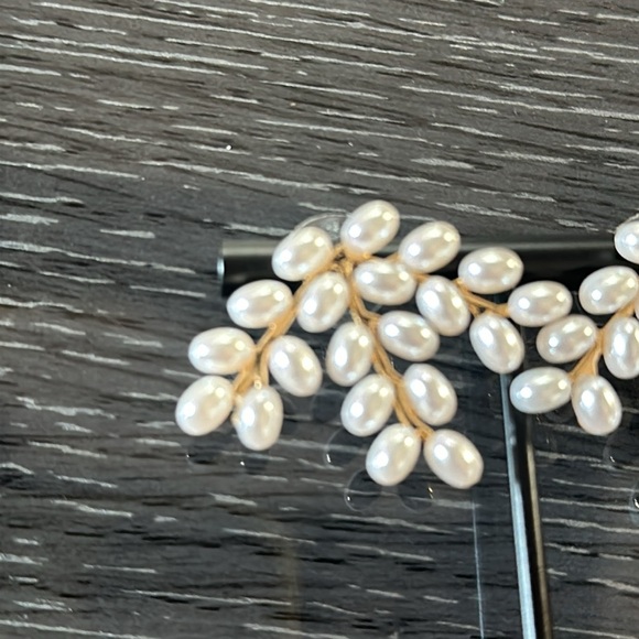 Pearl  statement earrings. GORGEOUS! - Picture 5 of 8